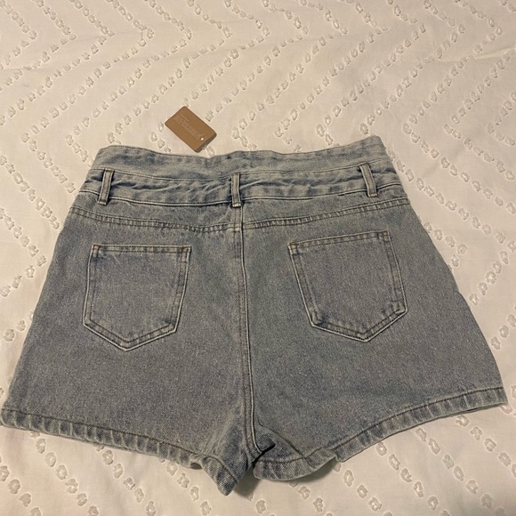 Vestique button shorts - Picture 2 of 2